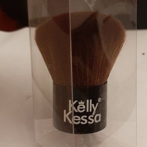 Kelly Kessa Make up brush